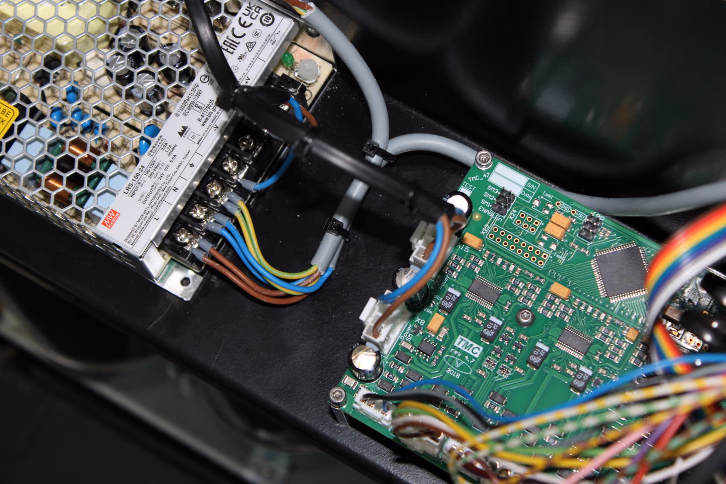 Power supply and control board inside a machine housing, wiring on the terminals